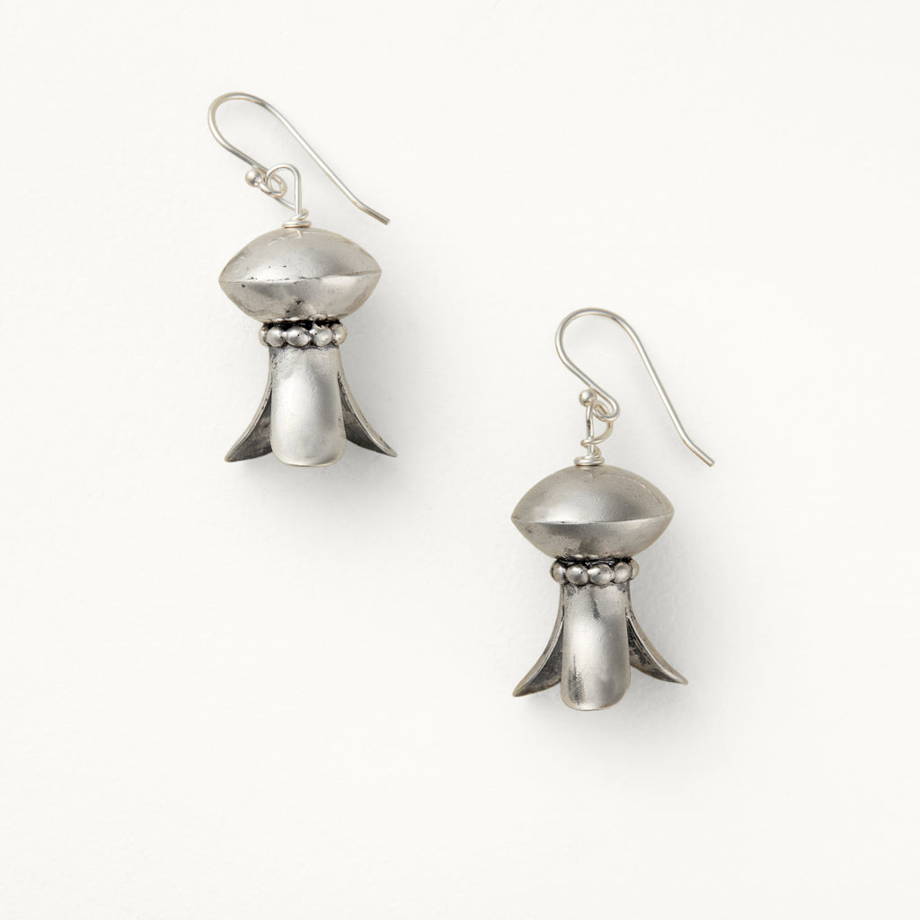 【未使用】Navajo Squash Blossom　ピアス　シルバー925 未使用】Navajo Squash Blossom ピアス シルバー925