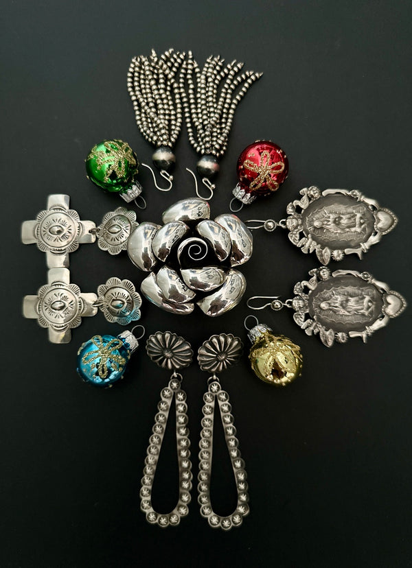 Deck Out Your Ears🎄🎁